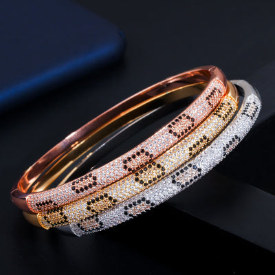 Pulsera Elegante para Mujer con Cierre de Resorte y Circonitas Incrustadas - Image 11