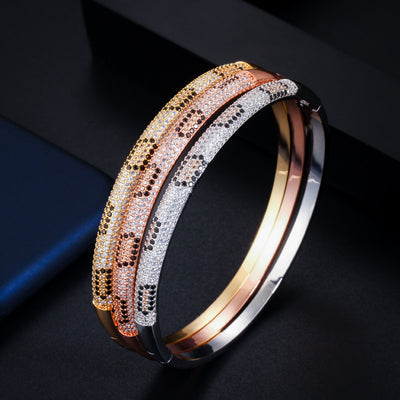 Pulsera Elegante para Mujer con Cierre de Resorte y Circonitas Incrustadas - Image 12