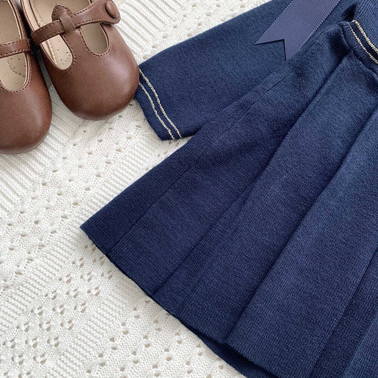 Vestido Colegial Plisado Azul Marino con Cuello Tejido - Image 20