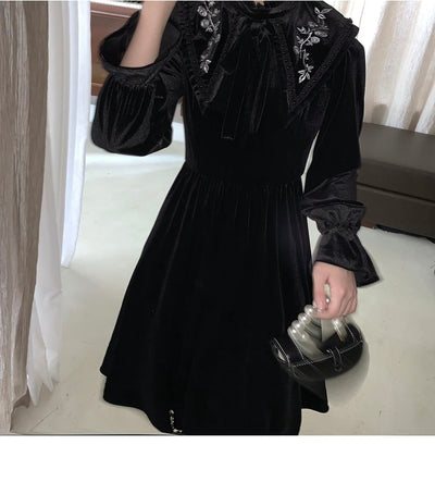 Vestido Largo de Terciopelo Bordado con Cuello Puntiagudo y Cintura Ajustada - Image 18