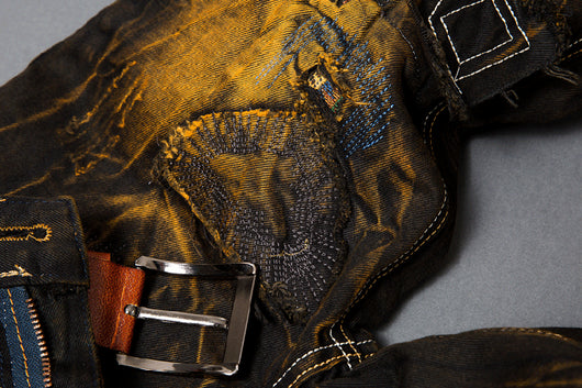 Jeans Rotos Vintage con Detalles de Locomotora Retro - Image 18