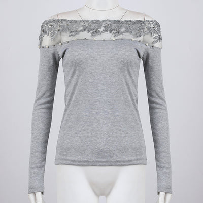 Blusa de Encaje con Hombro Descubierto y Perlas - Image 12