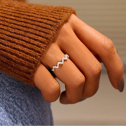 Anillo Ajustable con Patrón de Ondas y Circones Incrustados - Image 11