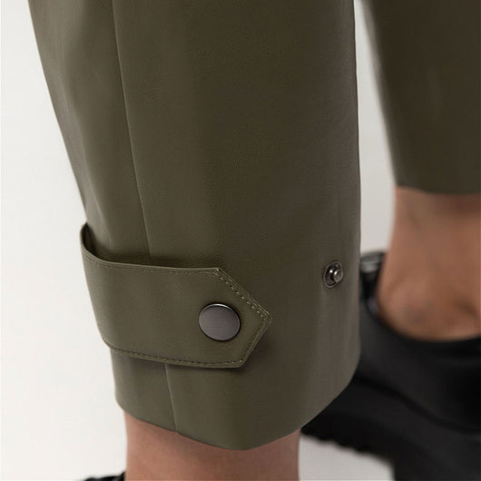 Pantalones Cortos de Cuero PU Ajustados de Cintura Alta - Image 11