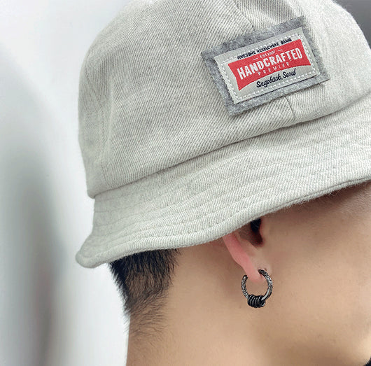 Aretes de Plata Esterlina para Hombre con Diseño de Aro Dorado - Image 10
