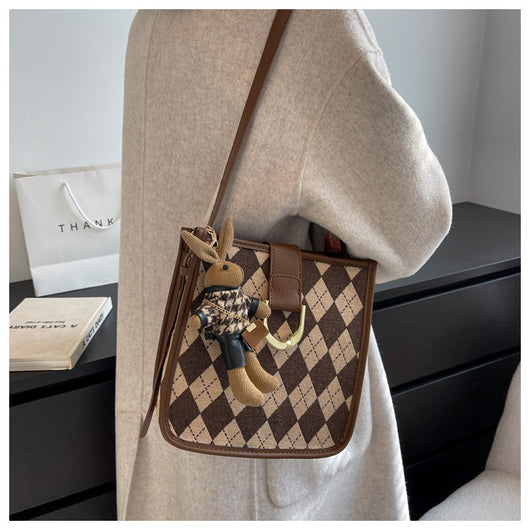 Bolsa Bucket Texturizada Lingge para Otoño e Invierno - Image 9