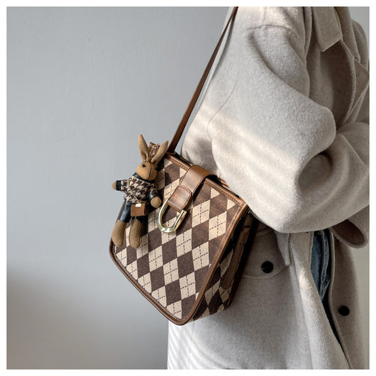 Bolsa Bucket Texturizada Lingge para Otoño e Invierno - Image 11