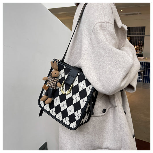 Bolsa Bucket Texturizada Lingge para Otoño e Invierno - Image 12