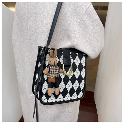 Bolsa Bucket Texturizada Lingge para Otoño e Invierno - Image 14