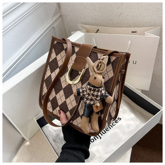 Bolsa Bucket Texturizada Lingge para Otoño e Invierno - Image 18
