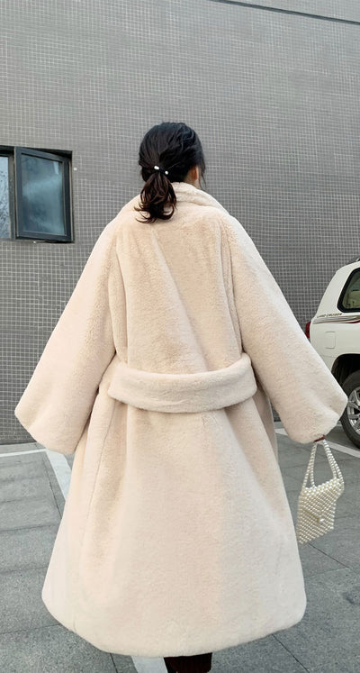 Abrigo Largo de Visón y Terciopelo con Solapas Amplias para Mujer - Image 11