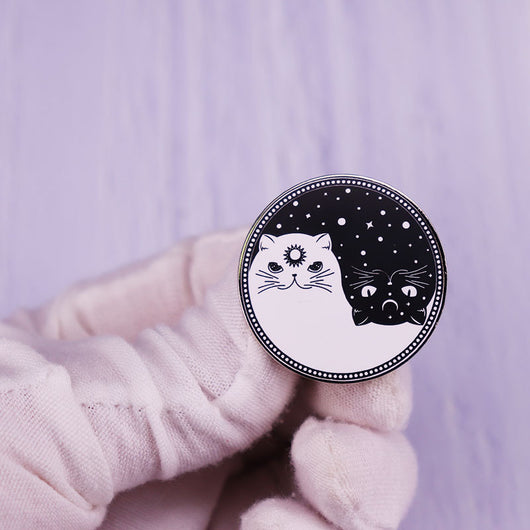 Broche Gato Chismoso Yin Yang Sol y Luna - Accesorio Adorable - Image 6