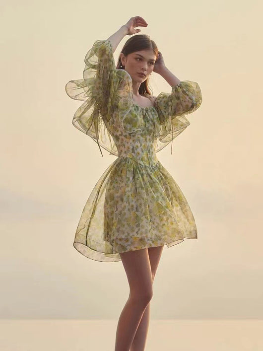 Vestido Navideño Floral con Volantes y Corte Ajustado - Image 5