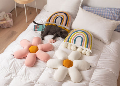 Almohada Decorativa Arcoíris Bordada para Habitación Infantil - Image 10