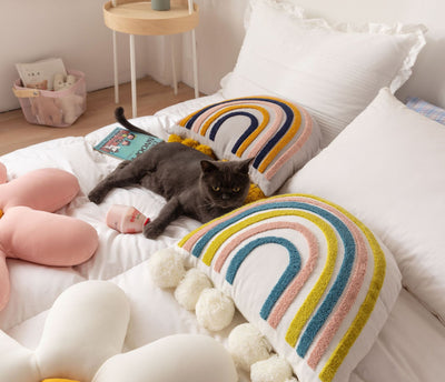 Almohada Decorativa Arcoíris Bordada para Habitación Infantil - Image 11