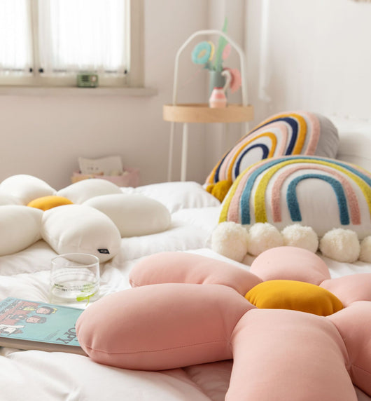 Almohada Decorativa Arcoíris Bordada para Habitación Infantil - Image 15