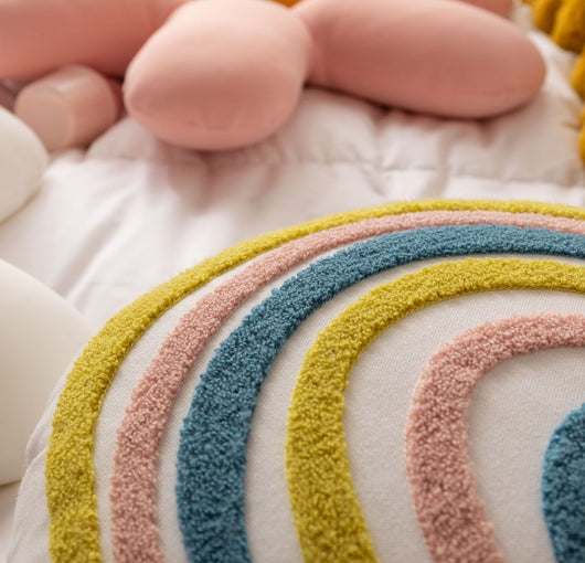 Almohada Decorativa Arcoíris Bordada para Habitación Infantil - Image 18