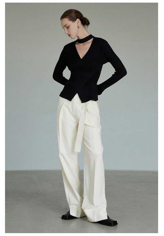 Suéter Negro Escotado en V con Cuello Halter para Mujer - Image 9