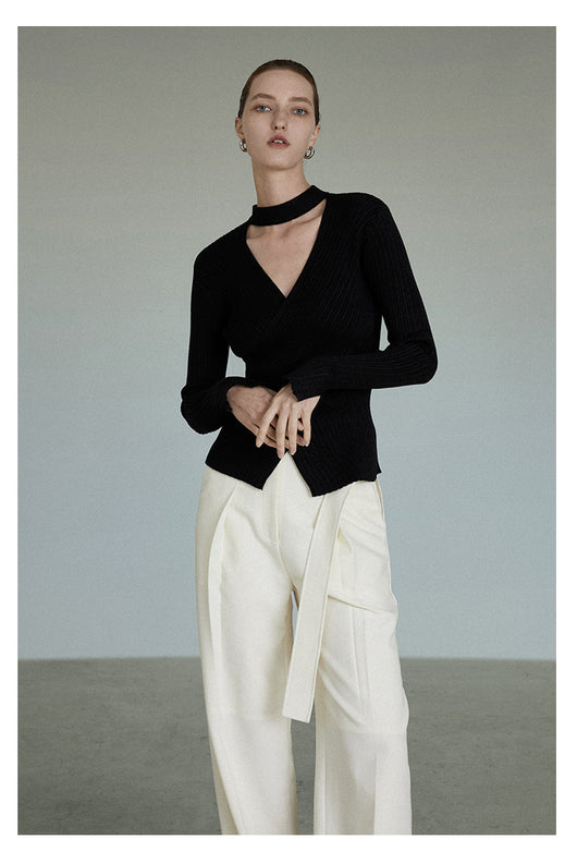 Suéter Negro Escotado en V con Cuello Halter para Mujer - Image 10