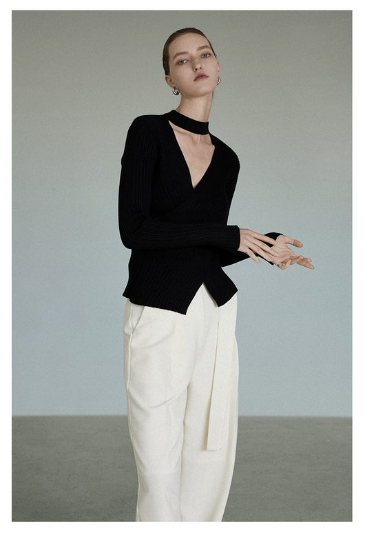 Suéter Negro Escotado en V con Cuello Halter para Mujer - Image 17