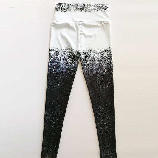 Leggins Deportivos con Degradado Digital Blanco y Negro - Image 7