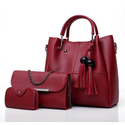 Bolso Bandolera Multifuncional para Mamá con Tres Compartimentos y Detalles en Borlas - Image 2