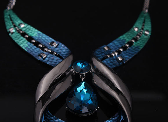 Collar Corto de Cristales y Gemas Naturales