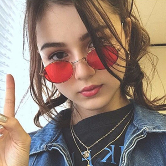 Retro round sunglasses with pink lenses and a gold-colored metal frame, featuring black ear tips. - Image 3
