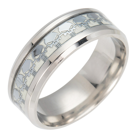 Anillo de Calavera Luminosa en Titanio - Joya Punk Clásica y Audaz - Image 4