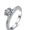 Anillo de Lujo con Seis Garras y Diamantes Pavé