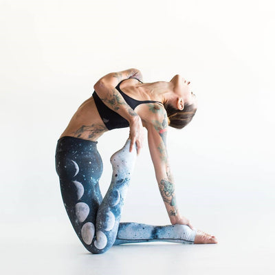 Leggings de yoga con degradado lunar y cielo impreso - Image 3