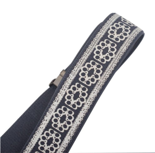 Beige elastic no-buckle belt with adjustable clips, designed for an invisible and comfortable fit. - Image 3