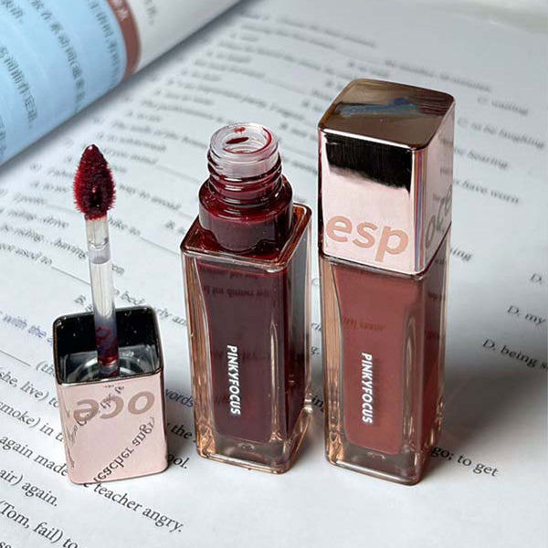 Base de Maquillaje Espejo Dorado con Lacquer Labial Duradero e Hidratante
