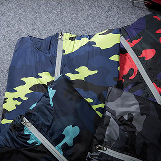 Chaqueta Camuflaje Hombre con Capucha y Cremallera Luminosa - Abrigo Casual de Primavera - Image 3