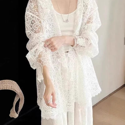 Blusa de Encaje Blanco Romántica con Protección Solar para Mujer - Image 4