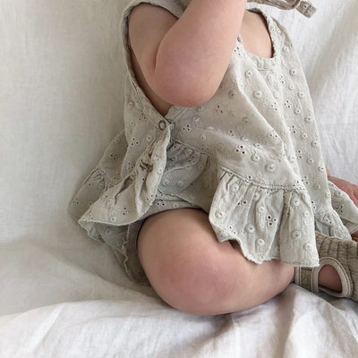 Conjunto de Tres Piezas Infantil con Chaleco Bordado, Shorts y Gorro - Image 41
