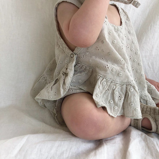 Conjunto de Tres Piezas Infantil con Chaleco Bordado, Shorts y Gorro - Image 41