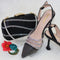 Conjunto Elegante: Bolso Azul Royal Cuadrado y Tacones Puntiagudos