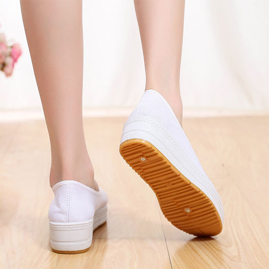 Zapatos Blancos de Enfermería para Mujer con Suela Gruesa y Acolchonada - Image 4