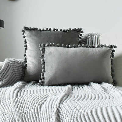 Funda de Almohada Terciopelo con Bolas de Pelaje - Image 7