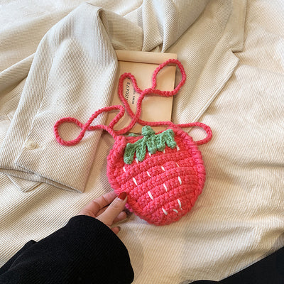 Bolsa Infantil Tejida a Mano con Diseño de Fresa en Lana - Image 4