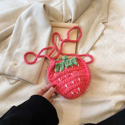 Bolsa Infantil Tejida a Mano con Diseño de Fresa en Lana - Image 4