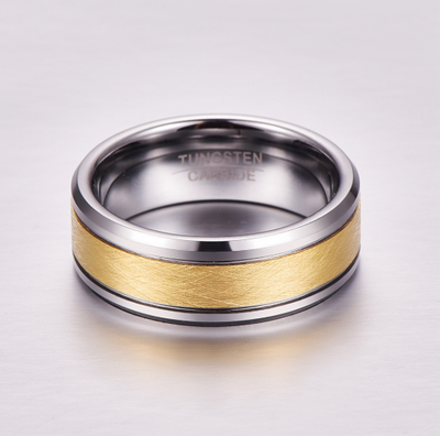 Anillo de Matrimonio Tungsteno Carburo 8mm Dorado con Centro Cepillado y Bordes Biselados - Image 3