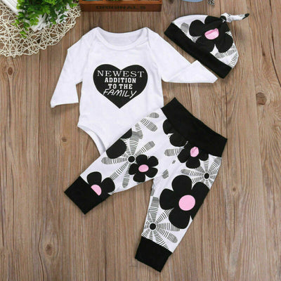 Conjunto de Tres Piezas Infantil de Algodón con Estampado de Corazones - Image 3