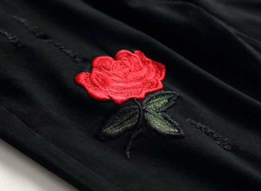 Pantalones Negros con Bordado de Rosas y Detalles Rotos - Image 4