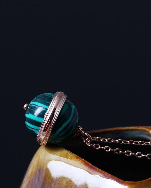 Collar de Cadena Plateada con Planeta - Diseño Creativo y Personalidad - Image 5