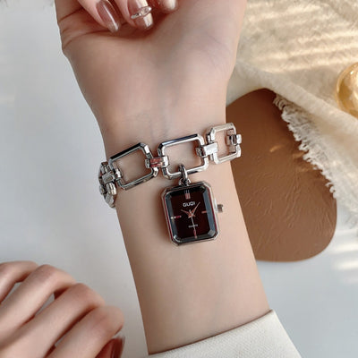 Reloj Cuadrado Elegante para Mujer con Dije y Pulsera Decorativa - Image 3