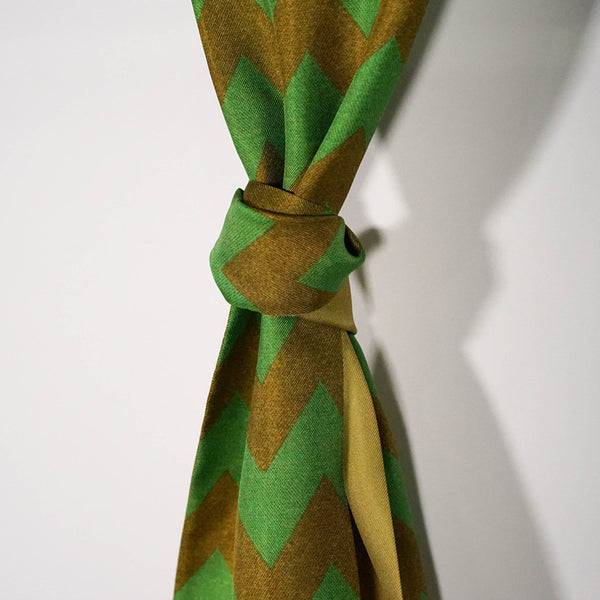 Pañuelo de Seda con Diseño Geométrico Verde