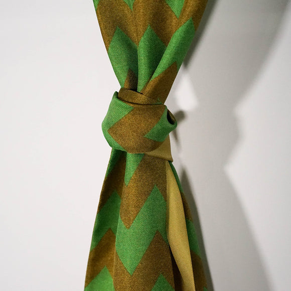 Pañuelo de Seda con Diseño Geométrico Verde