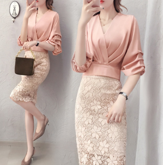Conjunto Elegante Dos Piezas: Blusa de Encaje y Falda Midi con Aroma de Lujo